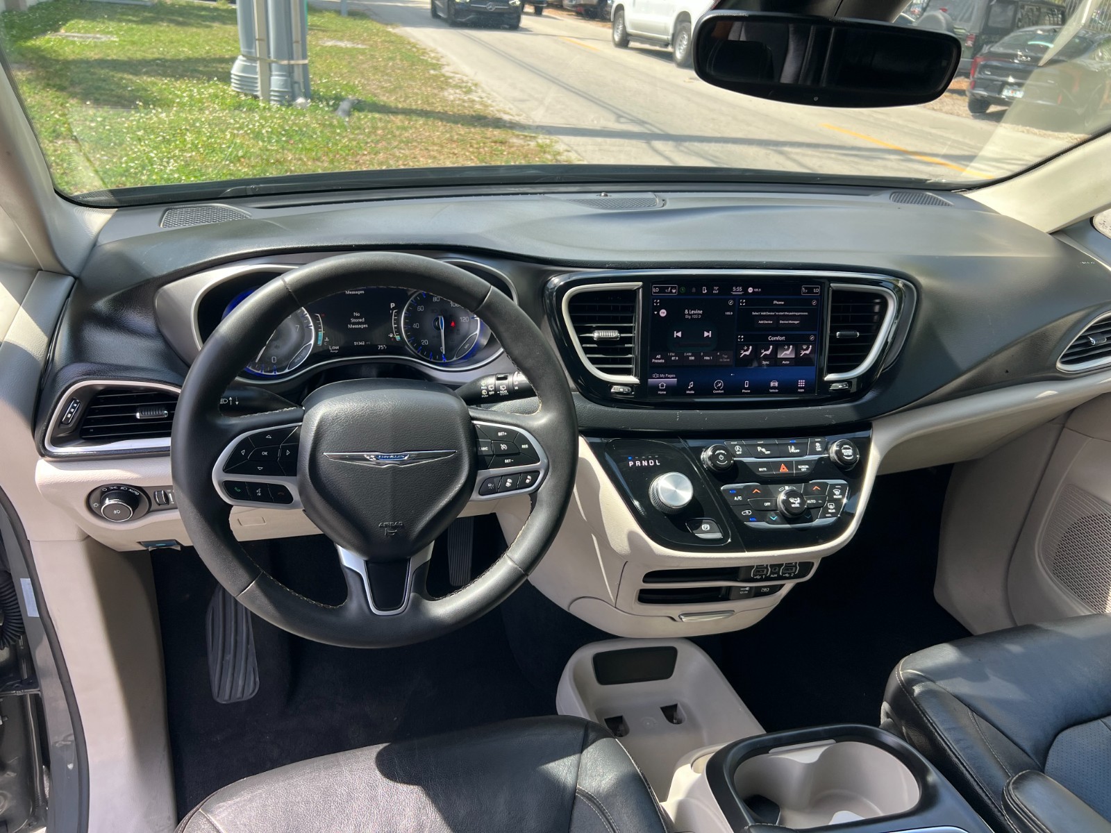 Chrysler Pacifica - Image 19