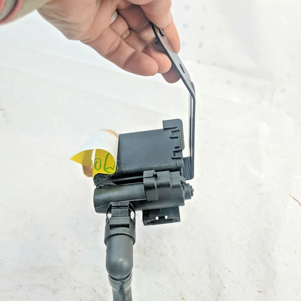 Manguera de ventilación de bote de vapor GM 15086768 Chevrolet Tahoe GMC Yukon Cadillac Escalade Foto 4 de 4