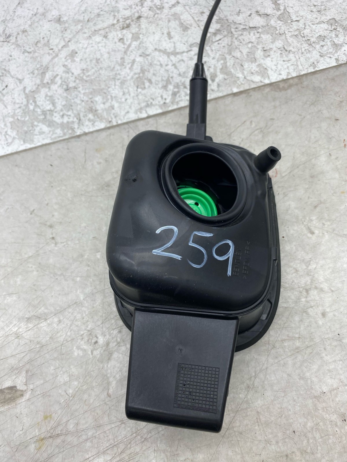 Bentley Flying Spur 2014-2018 Fuel door