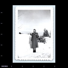 Old Vintage Photo WOMAN CLASSIC CAR SNOW WINTER SCENE 1949