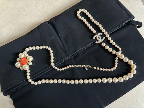 Collana di perle CHANEL vintage. Si prega di controllare i primi piani prima di decidere.
