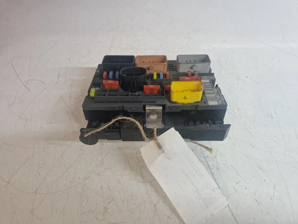 PEUGEOT 3008 MK1 2012 FUSE BOX ENGINE BAY 1.6L DIESEL DV6C 9HR 9807028580 - Image 3 of 4