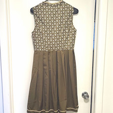 Women  s Traditional German-Style Dirndl Dress Gold Lace-Up Front Bodice. Medium
