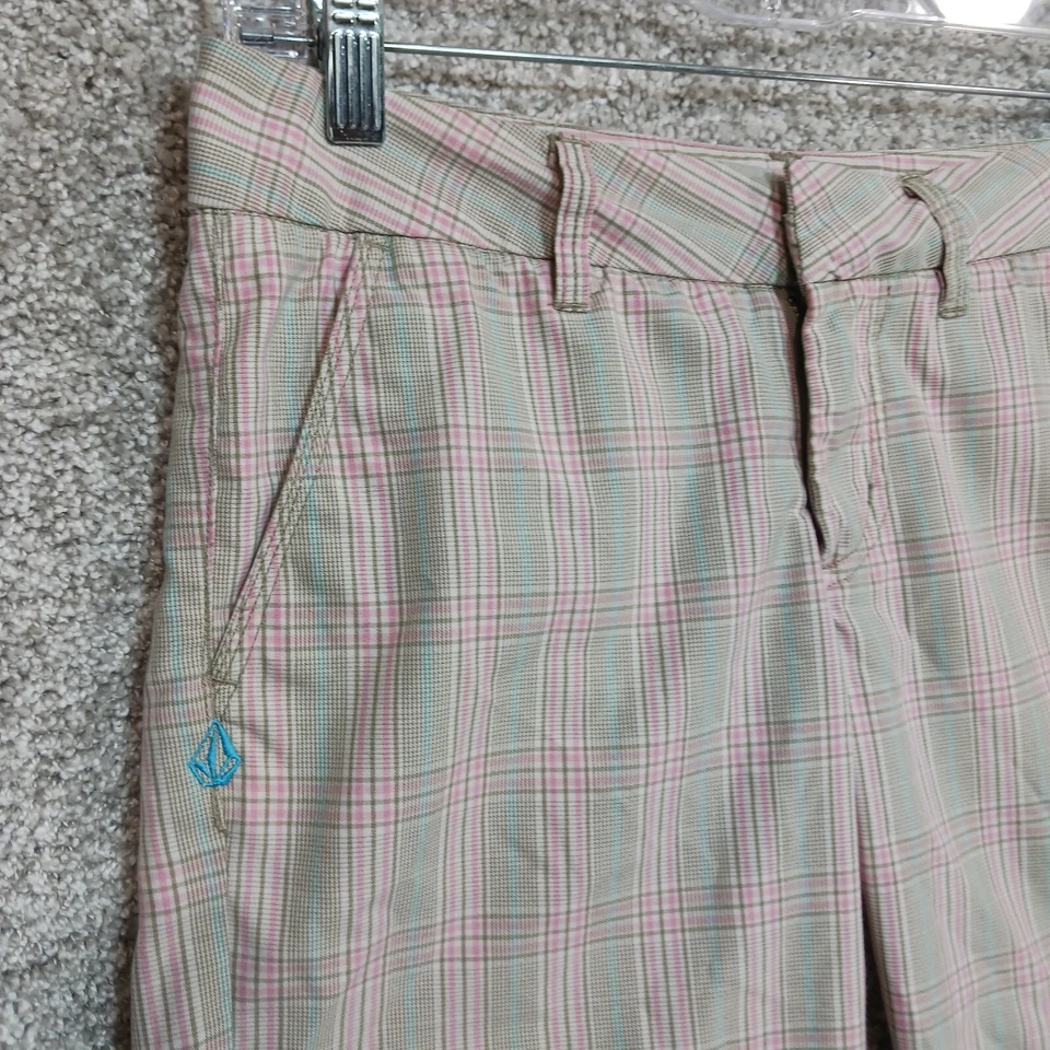 Volcom Shorts Womens Size 1 Pink Plaid Slash Pockets Bermuda Travel  - Image 2 of 4
