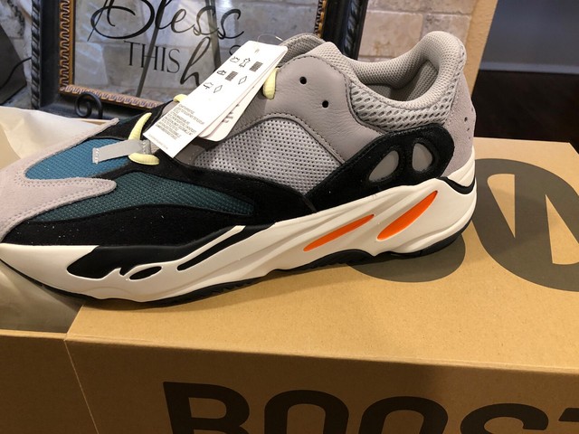 yeezy wave runner 700 size 11