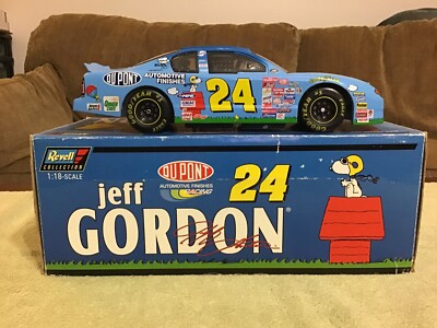 2000 Revell Collection JEFF GORDON #24 DuPont Peanuts 1/18 Scale