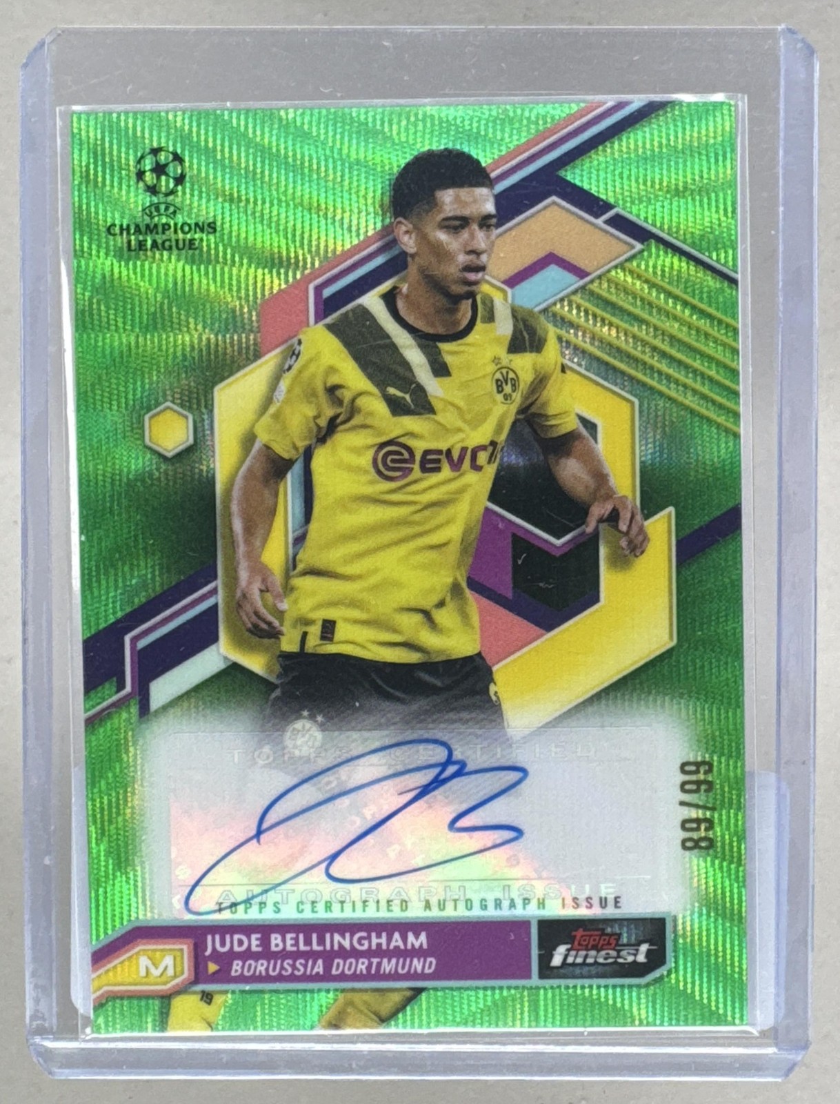 Jude Bellingham 2022 Topps Finest UEFA #A-JB Neon Green Wave Refractor Auto /99 view 1
