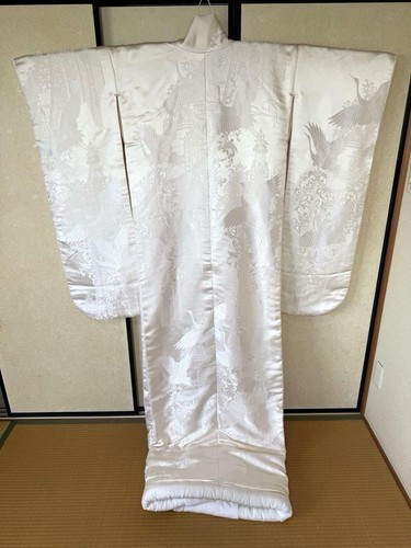 White Silk Bridal Uchikake with Crane Embroidery, Modern Design, - Picture 4 of 14