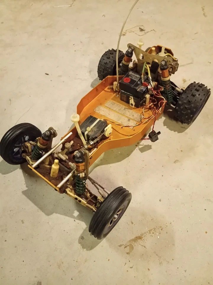VINTAGE 1990 TEAM ASSOCIATED RC10 B STAMP,Yokomo Motor, Futaba,LOSI Tire Stealth - Image 2 of 4