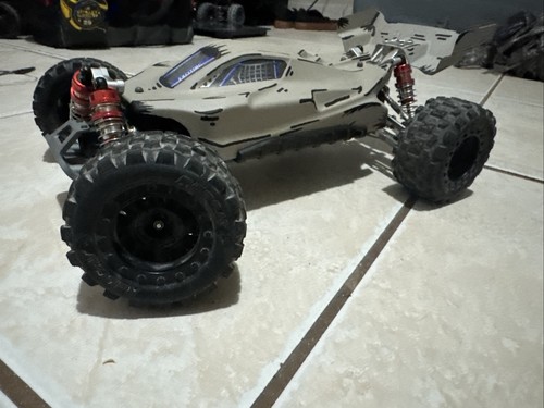 Wltoys 124008 RC usado muy modificado - Imagen 9 de 10