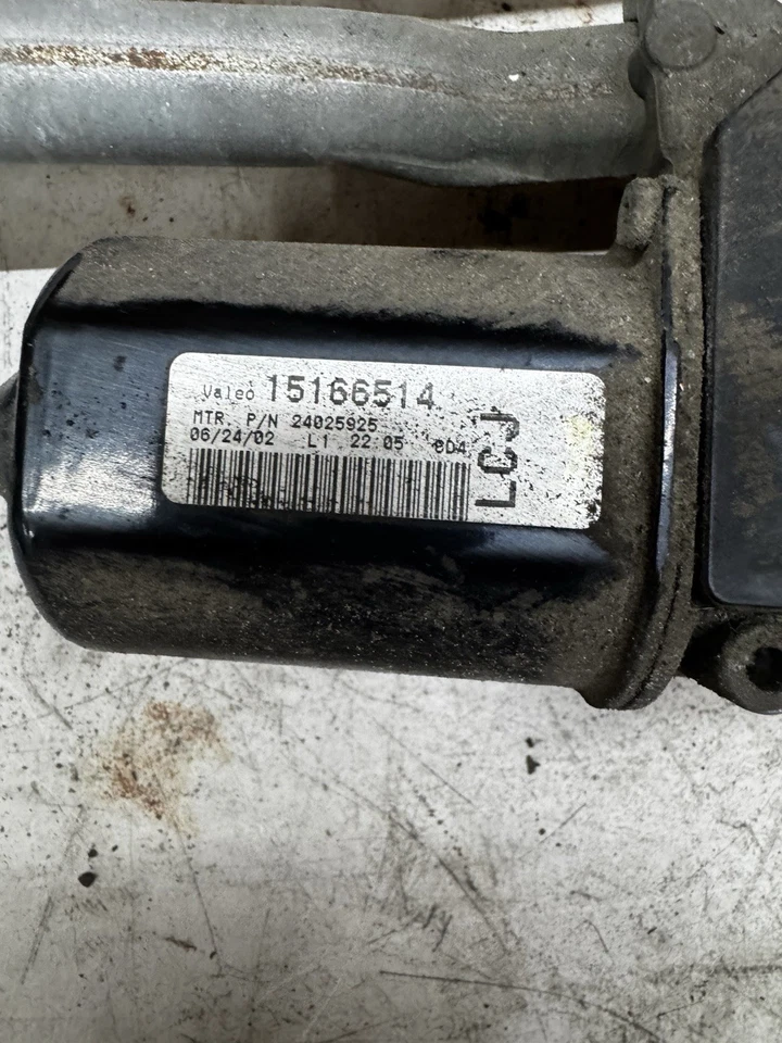 2003 Chevrolet GMC Cadillac Windshield Wiper Motor w/ Linkage OEM. 15166514 - Image 2 of 4