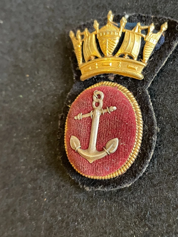 WW2? Merchant Navy Petty Officer gold toned Cloth Gilt Crown cap badge Fabric - Image 3 of 4