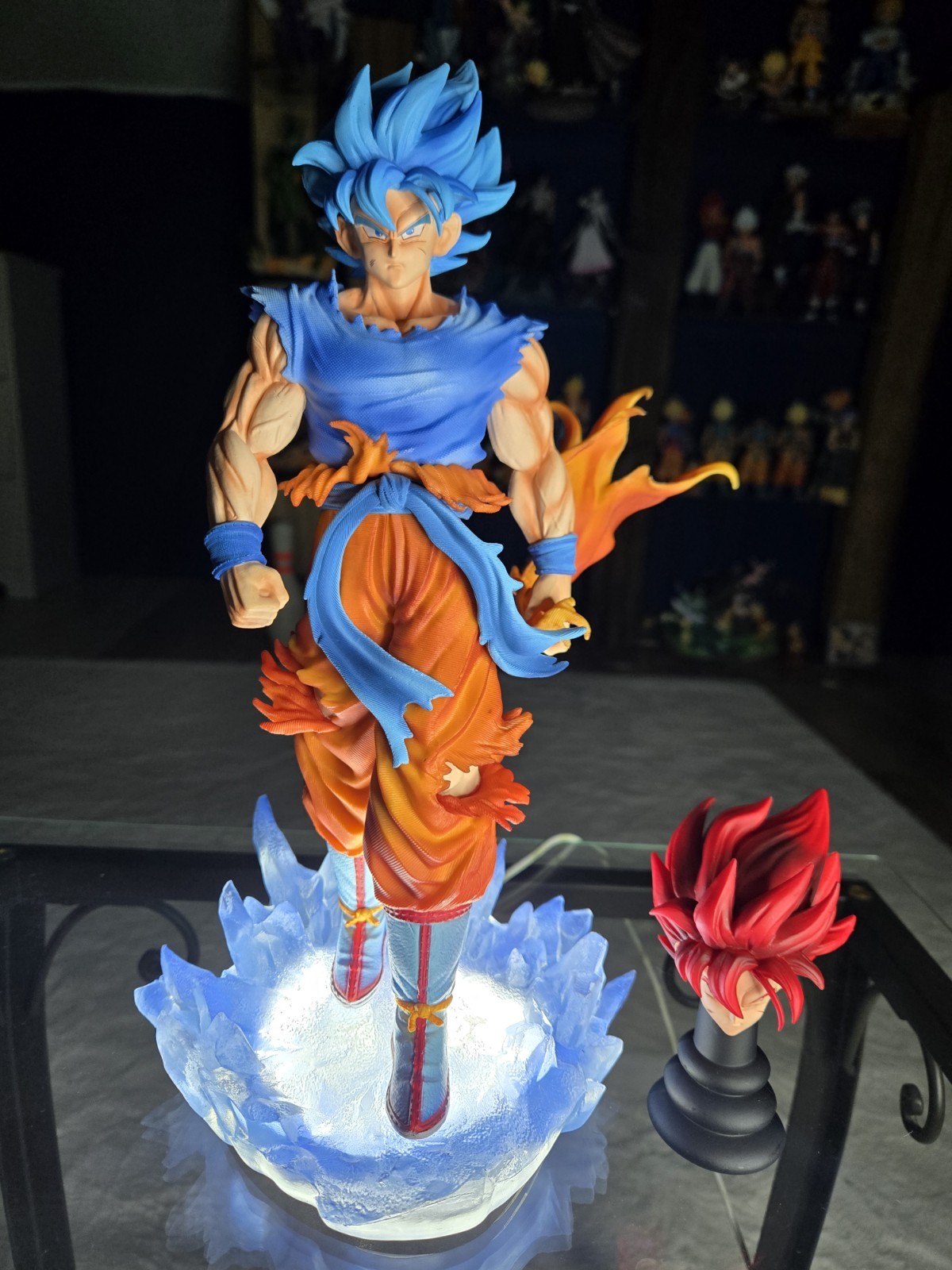 Figurine Goku SSJ Blue LED 33cm le cadeau DBZ idéal pour fan d'anime