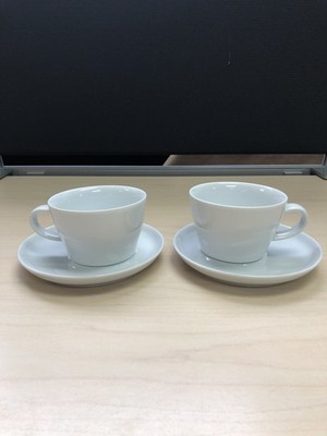 MINT CRATE & BARREL WHITE KAHLA 2 COFFEE MUGS + 2 SAUCERS MADE IN GERMANY 8 Oz