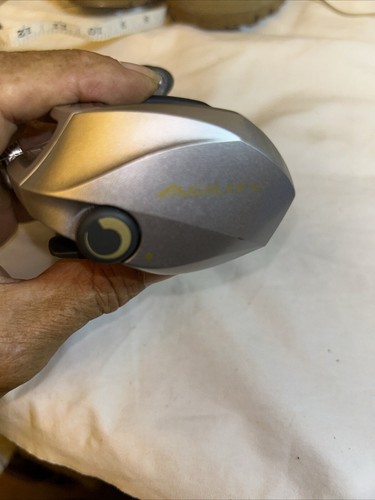 Shakespeare Agility Baitcast Reel 4 Bearing System Lite Use Excellent Condition - Picture 2 of 9