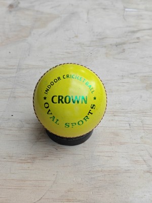 SENIOR INDOOR CRICKET BALL CROWN