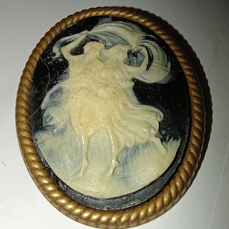 Oval Cameo-Style Lady Brooch Pin Gold Tone Frame Black Ivory Art Deco Theme