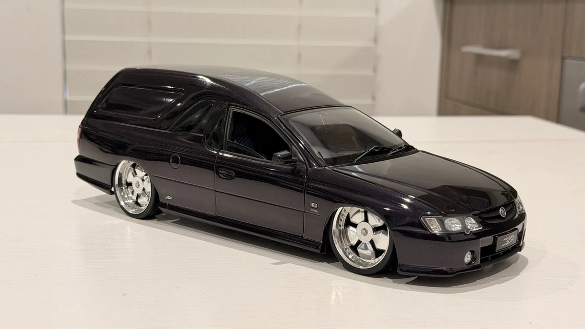 Classic Carlectables Contemporary Manufacture Diecast Cars for