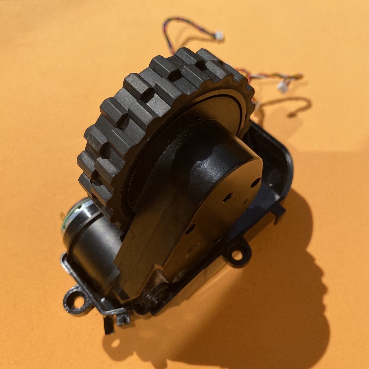 Rueda derecha R Cecotec Conga 4090-4690, 5090-5490 Recambio original