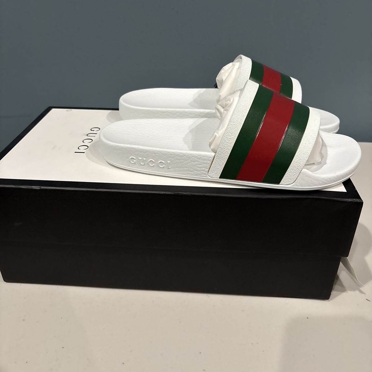 値下げ◆未使用新品GUCCI ホワイトケース 115255 B8694 NIB GUCCI Pursuit Stripes White Pool Slides Mens - White Gucci Web