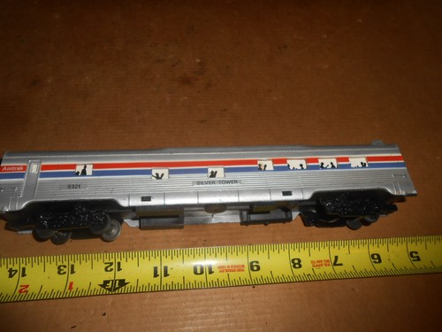 Coche de pasajeros torre de plata 9321 realista escala HO. Falta ventana domo. tal cual. | Zustand: Used
