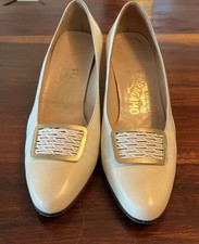 FERRAGAMO Ivory Gold Pump Shoes Vintage Size 7 GORGEOUS