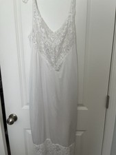 Vintage White Vanity Fair Lingerie full slip non cling size 34 Lacy Fairy