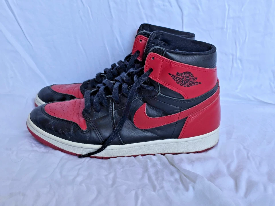 1994 Nike Air Jordan 1 Bred Size 9 Black/Varsity Red-White 130207-061  - Image 3 of 4