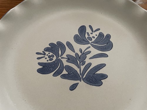 Vintage Pfaltzgraff Yorktowne Round Scalloped Large Serving Platter 12" USA - Picture 2 of 5