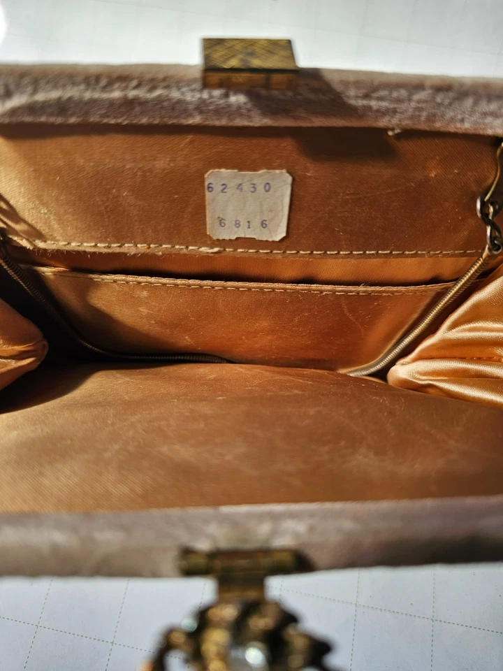 Bolso de Noche Vintage Terciopelo Cierre Estrás Marrón Forro Satinado Mediados de Siglo Foto 4 de 4