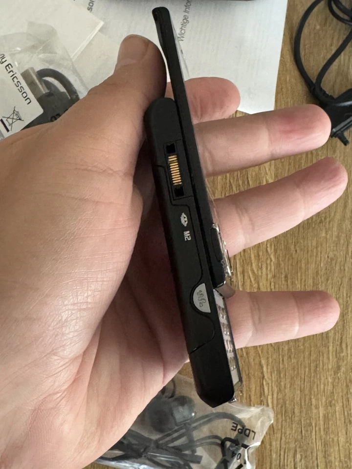 Sony Ericsson W995 - Black Wie Neu!! - Bild 2 von 4