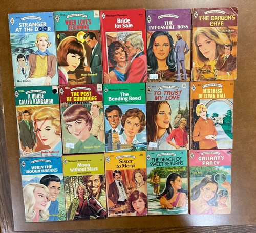 Harlequin Vintage Red Edge PB Lot of 42 Elizabeth Hoy, Jane Arbor, Jane Corrie - Picture 4 of 7