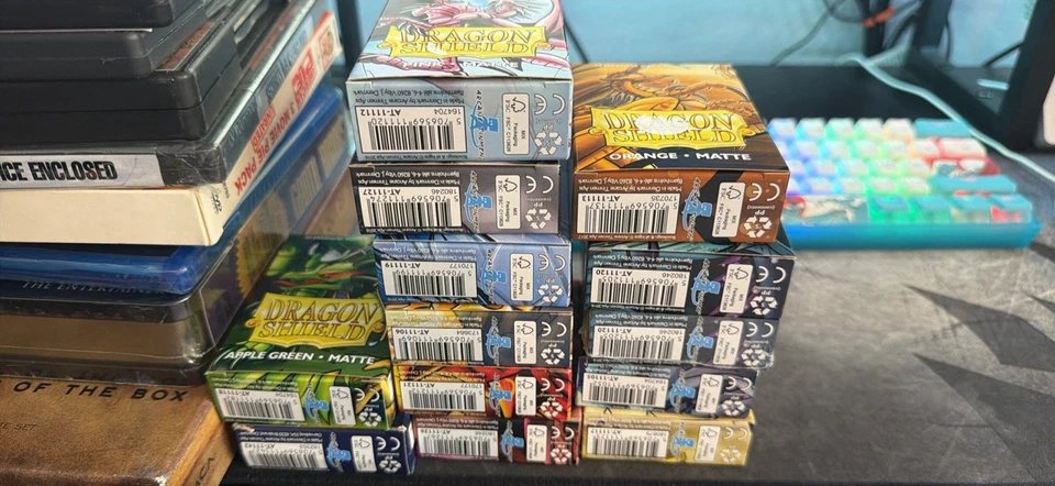 Escudo Dragón ¡Fundas para cartas tamaño japonés! Varios. Colores! ¡Envío rápido! 13 cajas Foto 2 de 3