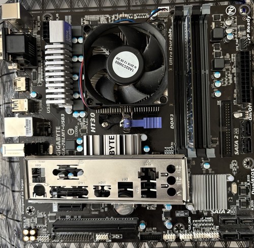 GIGABYTE GA-78LMT-USB3 AM3+ Micro-ATX Motherboard & fx 8300 & io shield