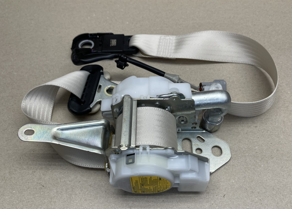 10-15 LEXUS IS250C IS350C CONVERTIBLE FRONT RIGHT SEAT BELT 73210-53280 A0