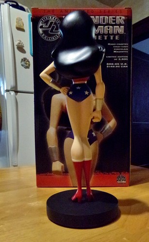 JLA Animated Series Wonder Woman 9 1/8" Maquette #0056/3500 DC Direct - Picture 4 of 8