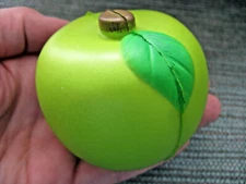 NEW BRIGHT GREEN APPLE SHAPED FOAM SQUEEZE STRESS RELIEF BALL