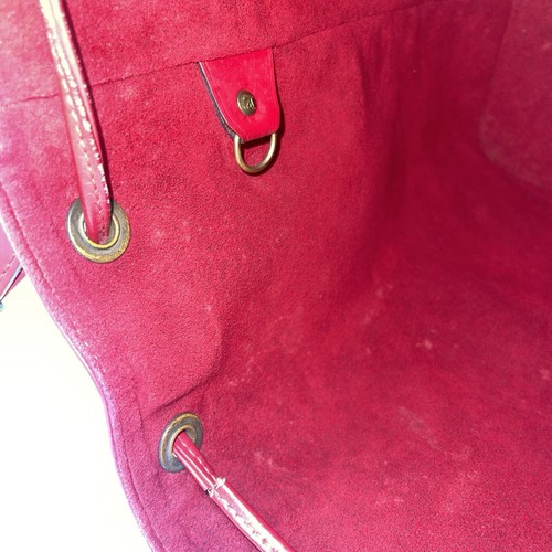 Auténtico bolso de mano LOUIS VUITTON Epi Noe Bucket rojo con cordón - Imagen 20 de 24