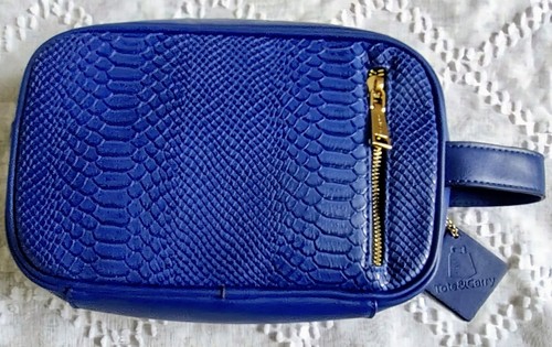 Tote & Carry Crocodile Skin Vegan Leather Toiletry Bag Royal Blue - Picture 8 of 13