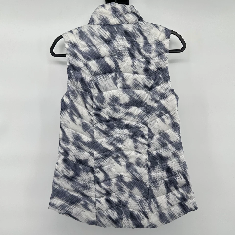 Chaleco acolchado ligero con cremallera ATHLETA para mujer pequeño gris blanco tie dye Foto 3 de 4