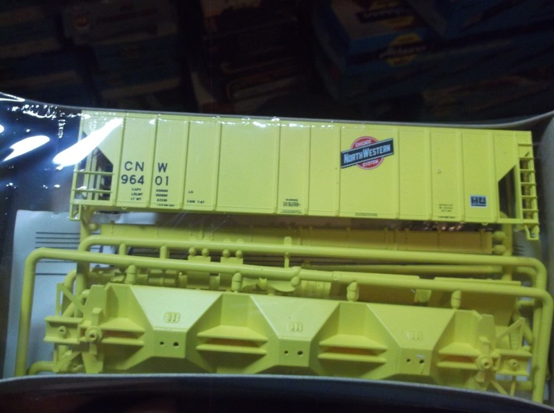 HO Three Bay Covered hopper Car CNW 96401 Walthers Original Box