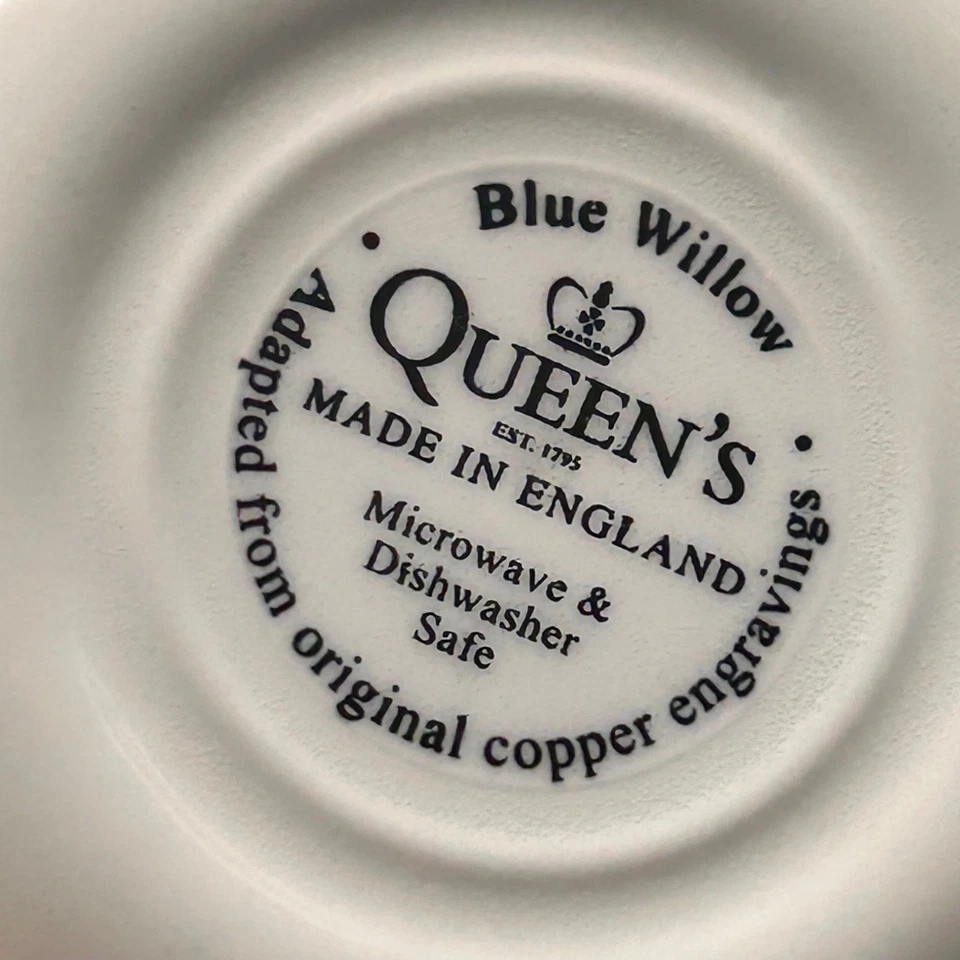 Queen's Blue Willow Bowls & Plates lot of 8 England Scalloped Edge - Image 2 of 4