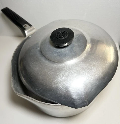 VTG Wagner Ware Sydney O Magnalite 4 QT Sauce Pot 4684-M With Lid Double Spouts