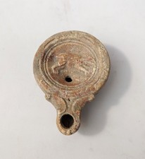 Rara Lucerna Romana a Volute con Grifone – I-II secolo d.C. – ORIGINALE