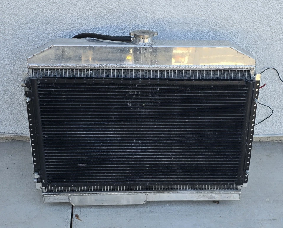 Radiador de aluminio Champion Cooling Systems para condensador de ventilador de aire acondicionado AMC 1958-1974  Foto 2 de 4