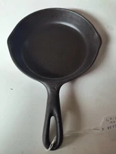 unmarked  volrath or possible wapakno. 3 cast iron skillet unmarked 1920/29 rare