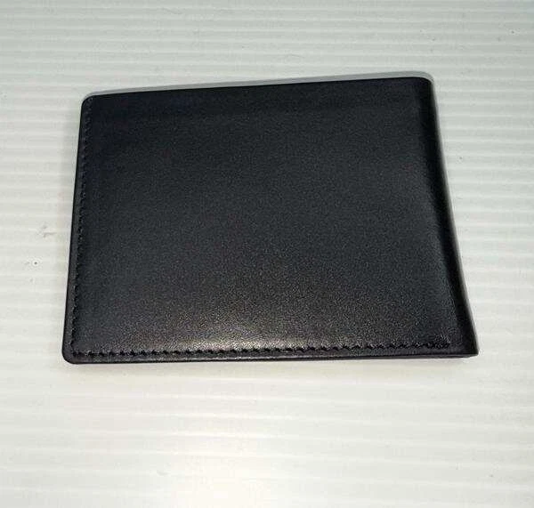 NUEVA CARTERA RVCA DE CUERO NEGRA CON ESCUDO PARA HOMBRE Foto 4 de 4
