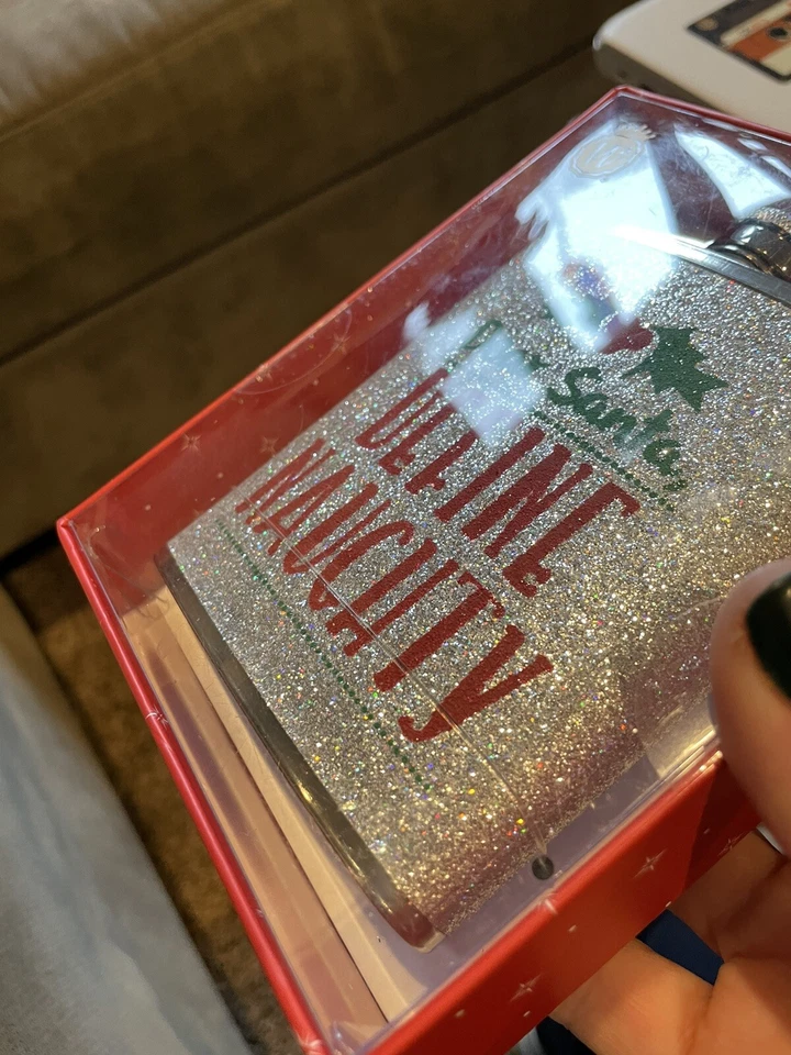 Funny Christmas Gifts Secret Hip Flask "Dear Santa Define Naughty" Foto 2 de 4