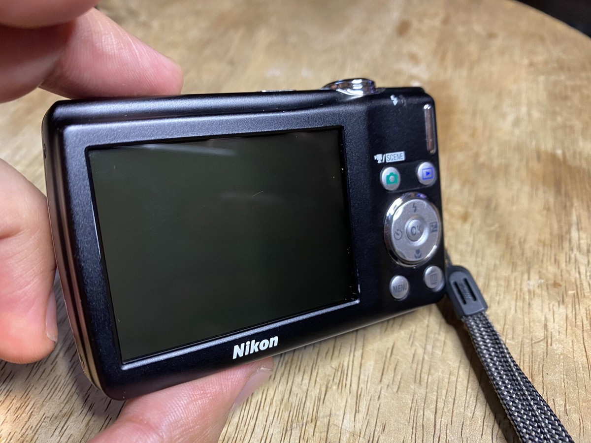 Nikon Coolpix S220 Digital Camera 10 MP Zoom 3X Black Tested