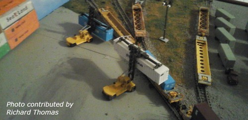 N Scale Kalmar Container Loader Kit - Model Railroad by Showcase Miniatures (21) - Picture 3 of 10